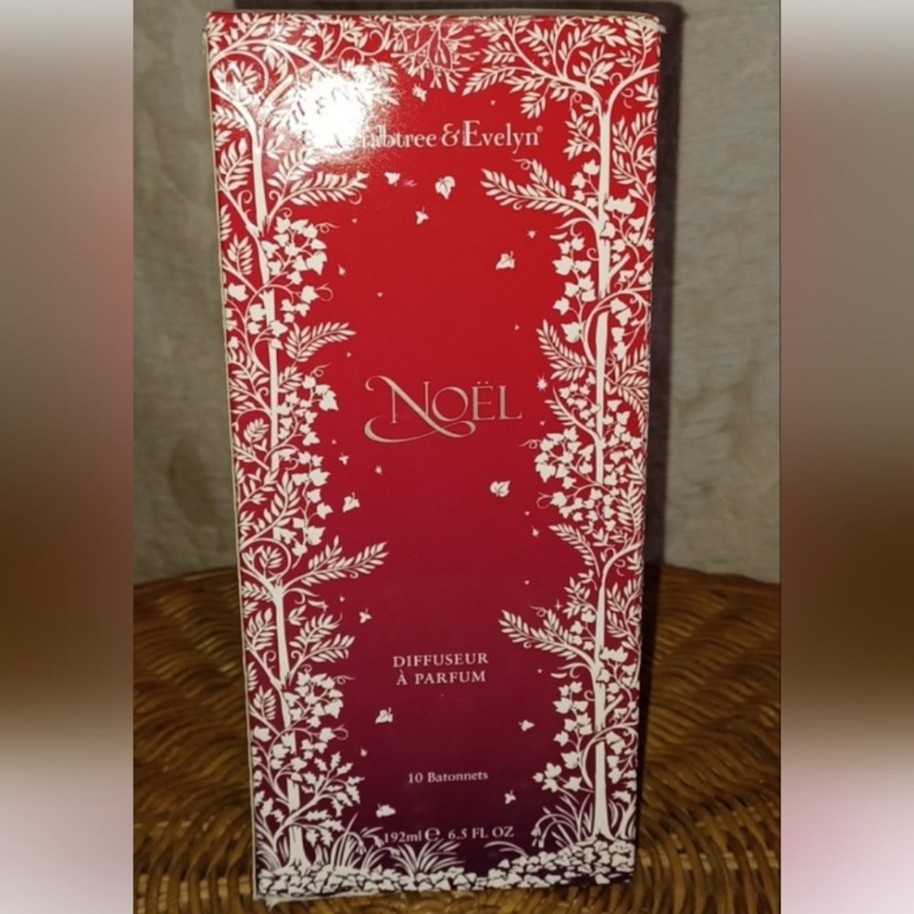 Crabtree & Evelyn Noël Diffuser - Festive Red